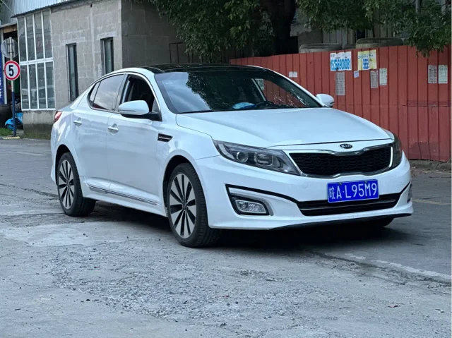 Kia K5 2.0L Auto LUXURY