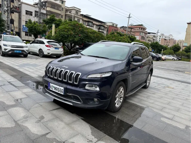 Jeep Cherokee 2.0L Superior Edition