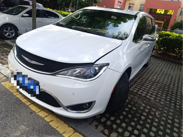 Chrysler Grand Voyager (Import) 3.6L Premium Edition