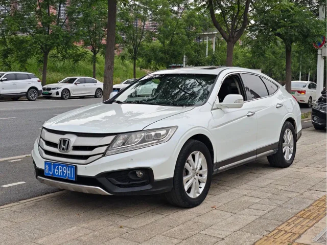 Honda Crosstour 2.4L Luxury Navigation Edition