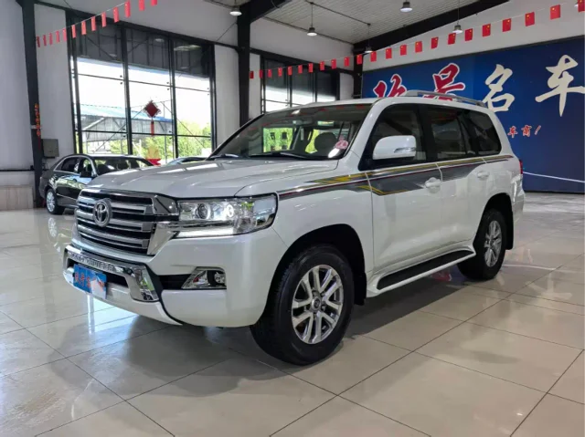 Toyota Land Cruiser 4.0L V6 Middle East Base Edition