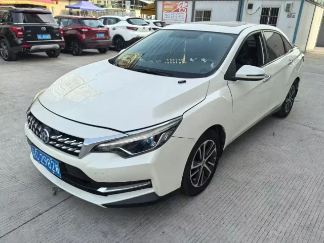 Venucia D60 1.6L CVT Connected Elite Edition