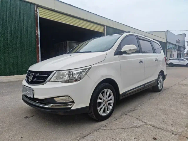 Baojun 730 1.5L Manual Comfort Type 7 seats China V