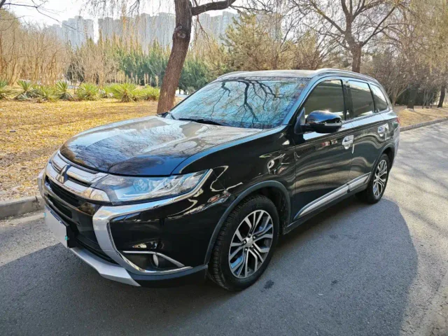 Mitsubishi Outlander 2.4L 4WD Elite Edition 5 seats