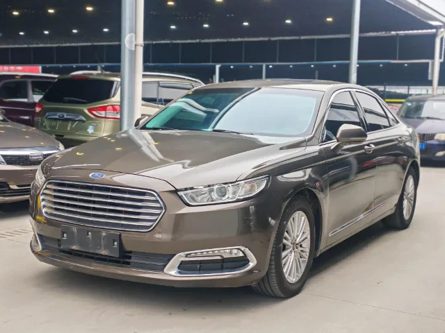 Ford Taurus EcoBoost 245 Fashion Type
