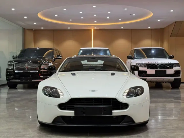 Aston Martin V8 Vantage 4.7L Coupe