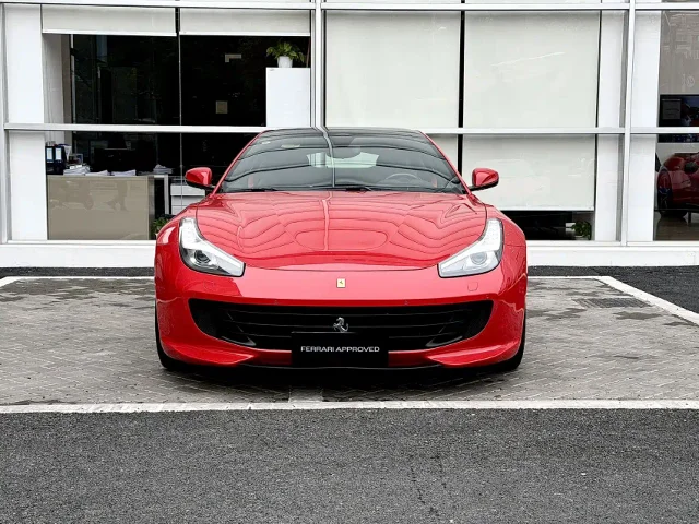 Ferrari GTC4Lusso 3.9T V8