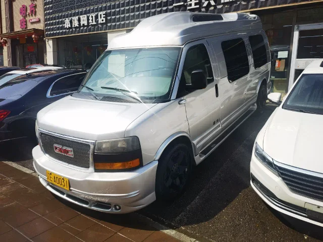 GMC Savana 6.0L Business of Star 10 seats