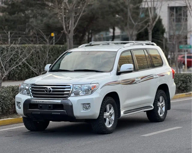 Toyota Land Cruiser 4.0L V6 Middle East Base Edition