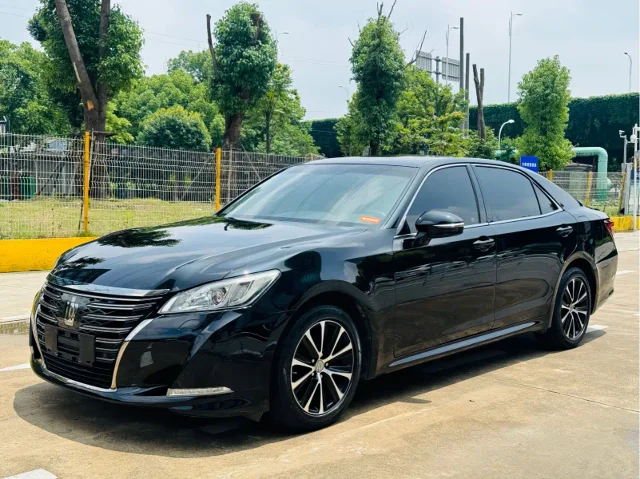 Toyota Crown 2.0T Fashion Edition