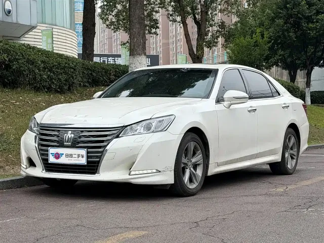 Toyota Crown 2.0T Fashion Edition