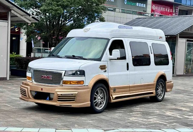 GMC Savana 5.3L 4WD Leader Edition