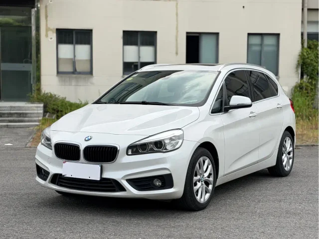BMW 2 Series Active Tourer 220i Leading Type