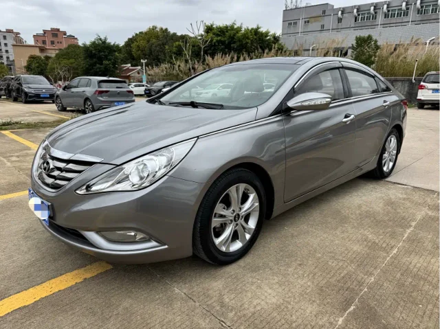 Hyundai Sonata 2.0L Auto Premium Edition