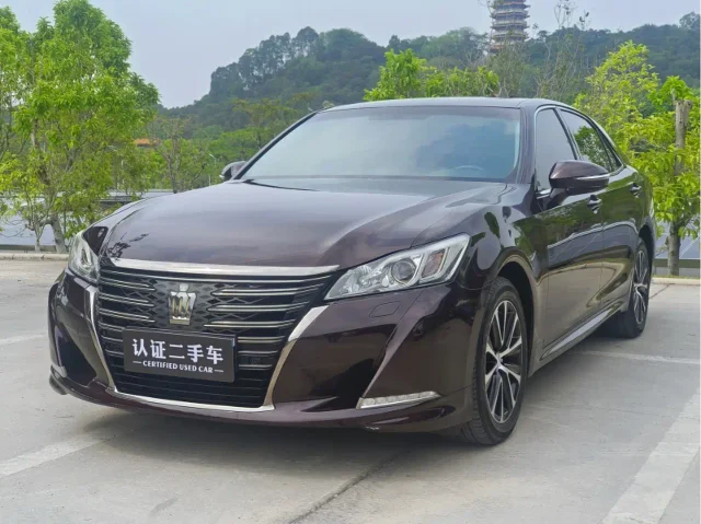 Toyota Crown 2.0T Fashion Edition