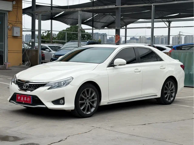 Toyota Reiz 2.5V Fashion Sharp Navigation Edition