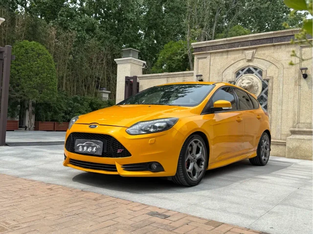 Ford Focus (Import) 2.0T ST 橙色版
