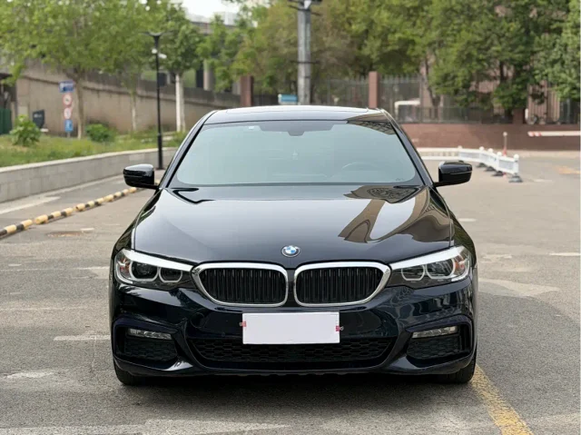 BMW 5 Series (Import) 525i M Sport Package