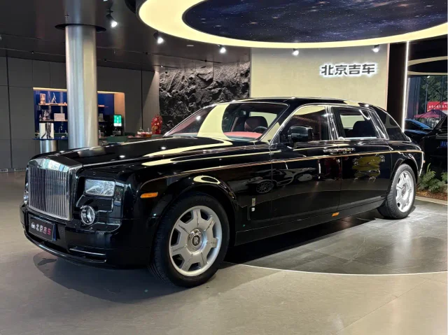 Rolls-Royce Phantom 6.7L Extended Edition EWB