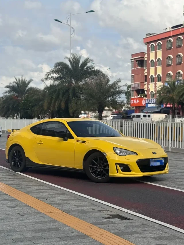 Subaru BRZ 2.0i 自动type-RS黄色特装版