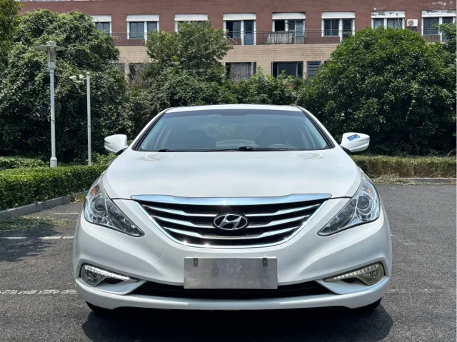Hyundai Sonata Classic 2.0L Auto Luxury Edition