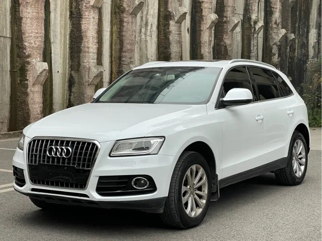 Audi Q5 40 TFSI Tech Type