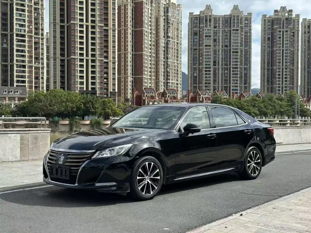 Toyota Crown 2.0T Fashion Edition