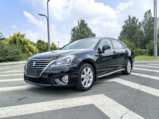 Toyota Crown 2.5L Royal Navigation Edition