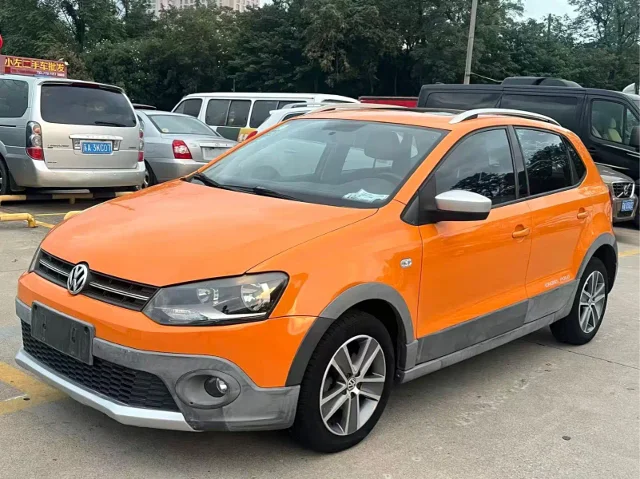 Volkswagen Polo 1.6L Cross Polo AT