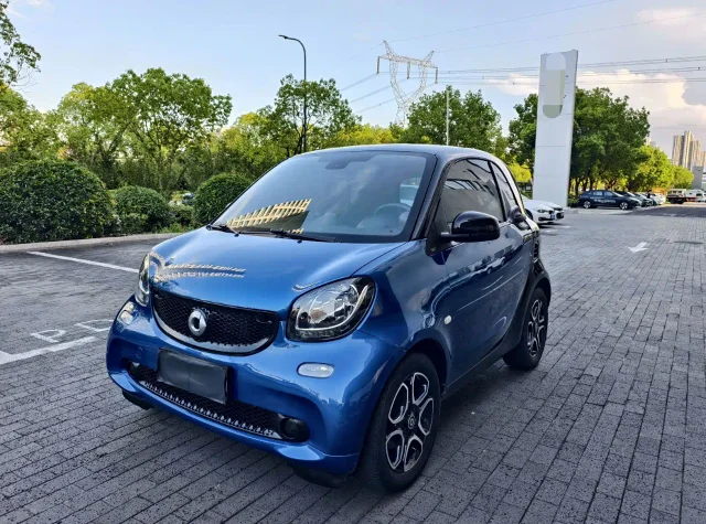 Smart fortwo 0.9T 66 kW Hardtop Pioneer Edition