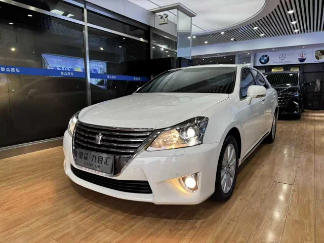 Toyota Crown 2.5L Royal Leather Edition