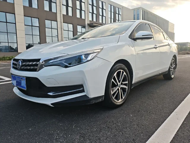 Venucia D60 1.6L CVT Connected Elite Edition