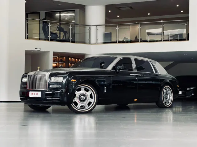 Rolls-Royce Phantom 6.7L Extended Edition EWB