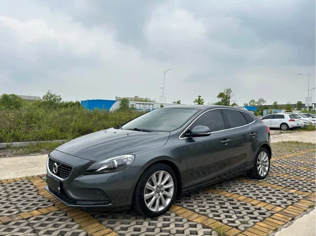 Volvo V40 2.0T Smart Elegant Edition
