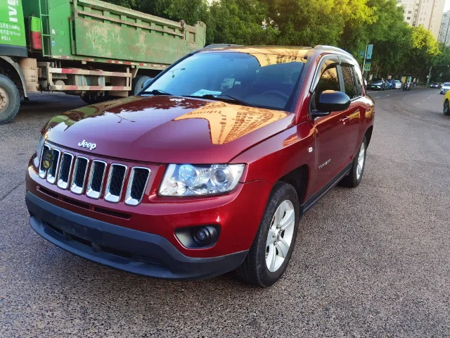 Jeep Compass (Import) 2.4L 4WD Luxury Edition