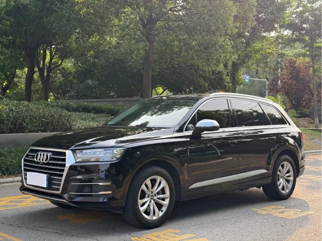 Audi Q7 45 TFSI Tech Type