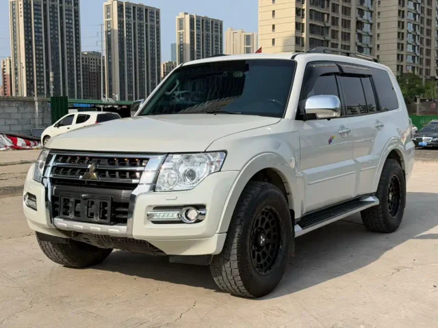 Mitsubishi Pajero (Import) 3.0L Auto Luxury Edition China V