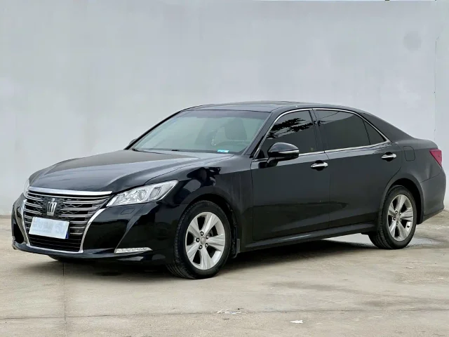 Toyota Crown 2.0T Fashion Edition