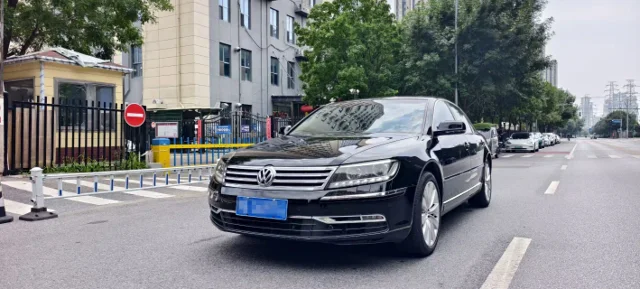 Volkswagen Phaeton 3.6L V6 4 seats Extended Individual Edition