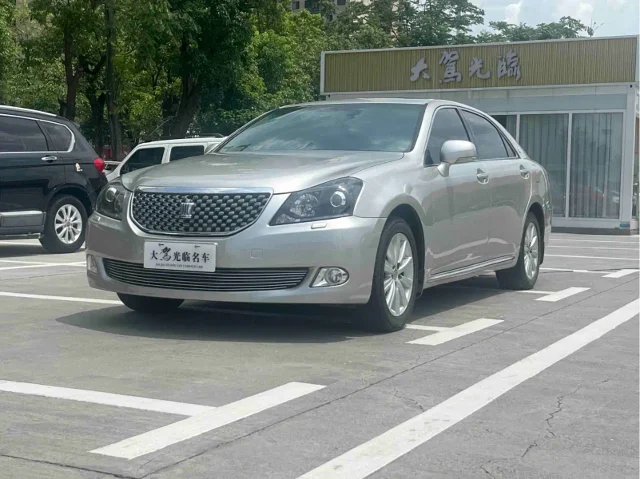 Toyota Crown 2.5L Royal Leather Sunroof Special Edition