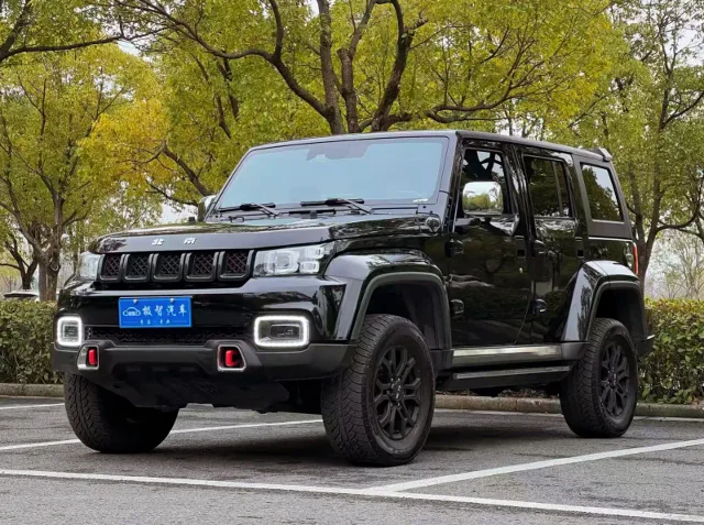 Beijing Off-Road BJ40 2.0T Auto 4WD City Hunter Edition Knight Type