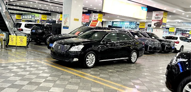 Toyota Crown 2.5L Royal Leather Sunroof Navigation Edition