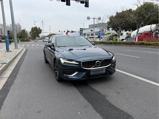 Volvo S60 T4 Smart Leisure Luxury Edition