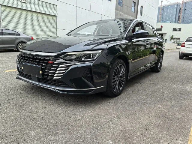 Aeolus Yixuan MAX 1.5T Super Dazzle Trend Dad Edition