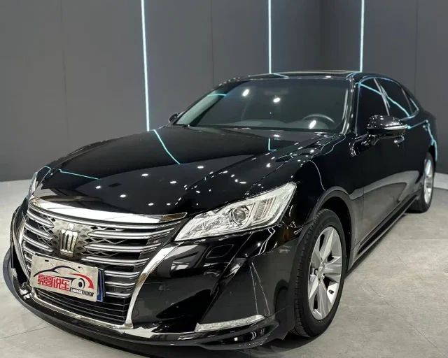Toyota Crown 2.0T Fashion Edition