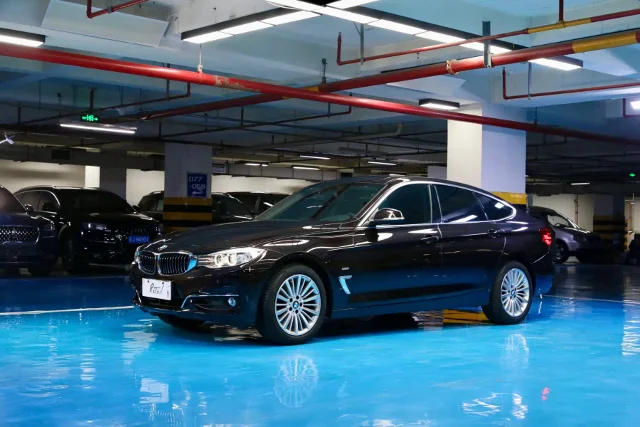 BMW 3 Series GT 328i xDrive Design Package Type