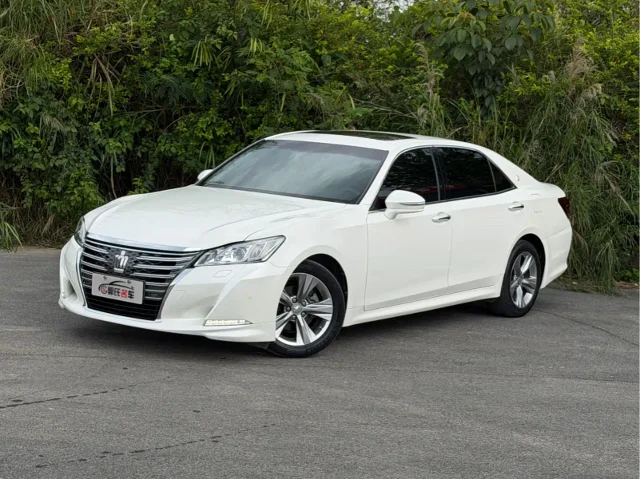 Toyota Crown 2.0T Fashion Edition
