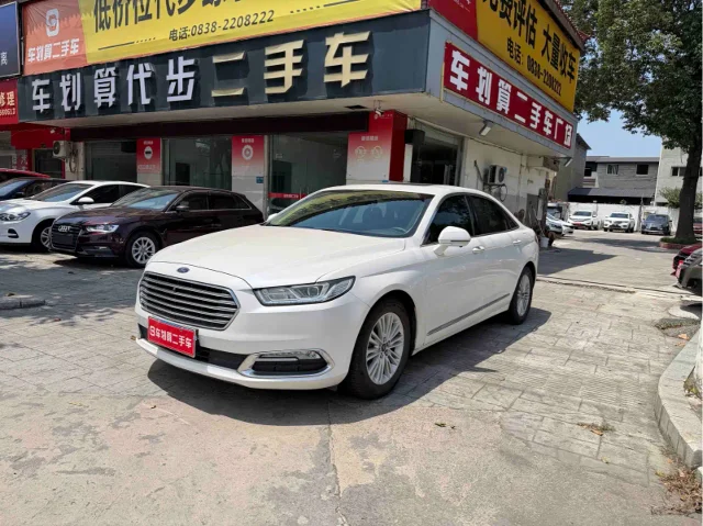 Ford Taurus EcoBoost 245 Fashion Type