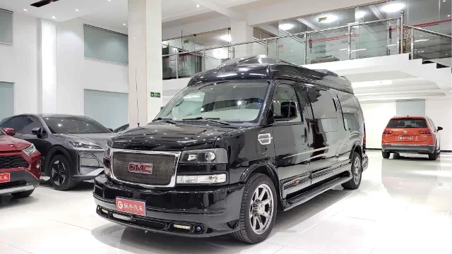 GMC Savana 6.0L LWB Leader Edition