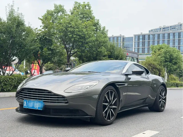 Aston Martin DB11 5.2T Debut Edition